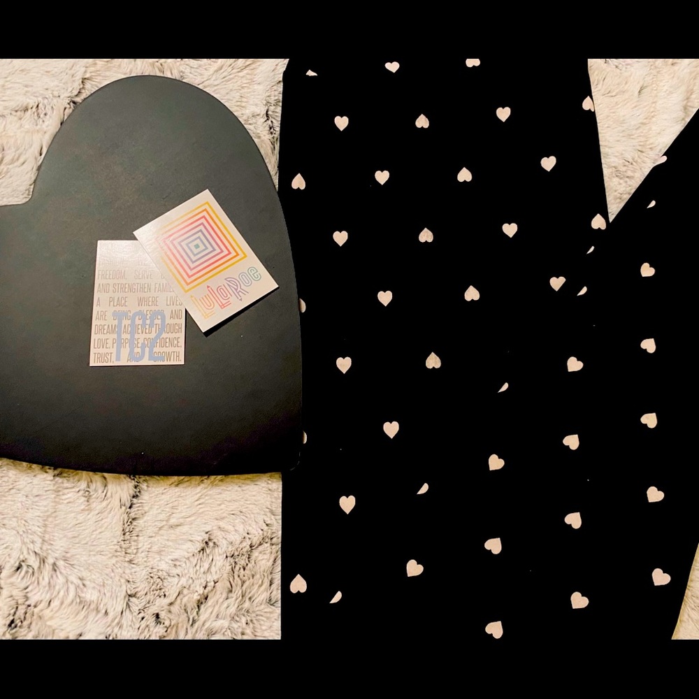 LulaRoe tc2 valentine black & white heart leggings